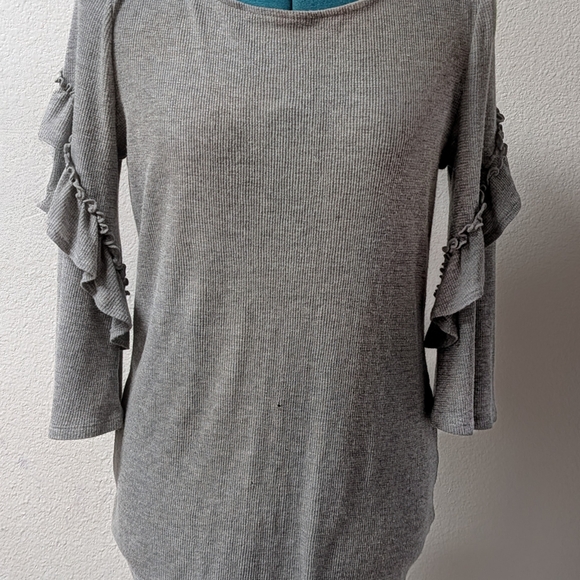 a.n.a Heather Gray Knit Top - Picture 1 of 4